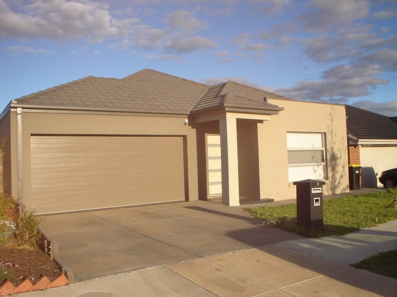 5 Oakview Parade, Caroline Springs VIC 3023