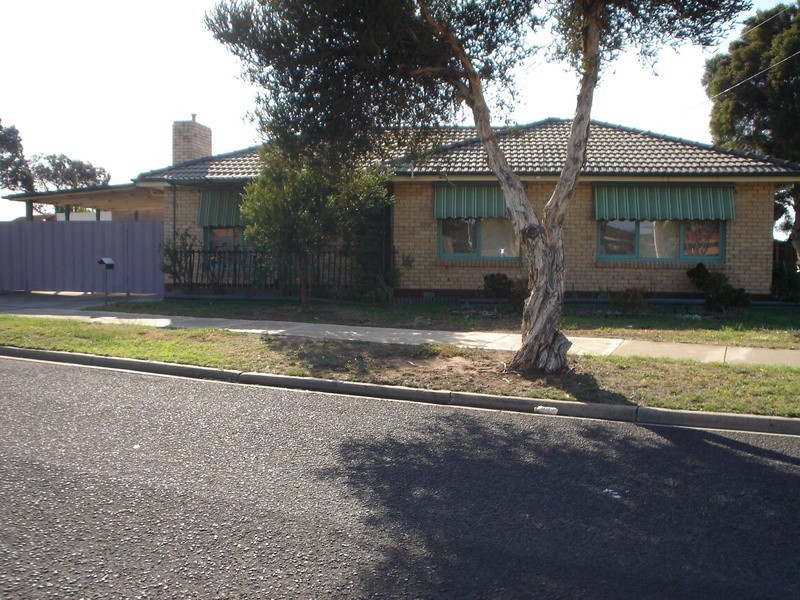 52 Perrett Avenue, St Albans VIC 3021