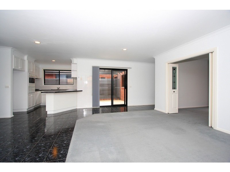 1/18 Oncidium Gardens, Keilor Downs VIC 3038