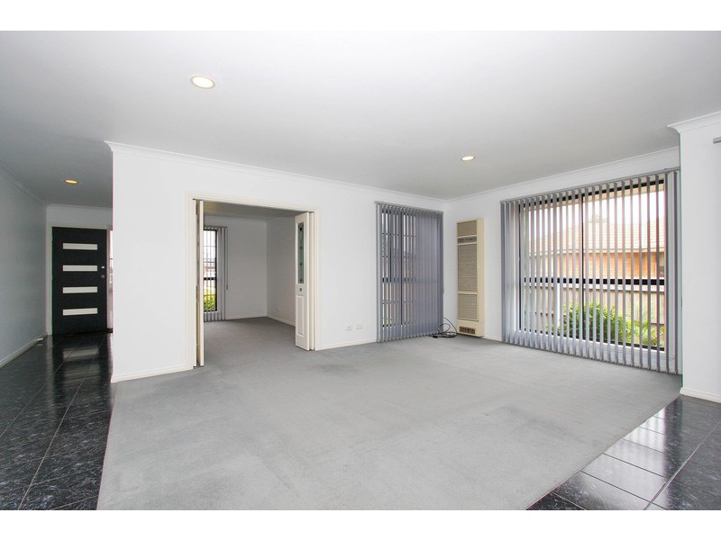 1/18 Oncidium Gardens, Keilor Downs VIC 3038