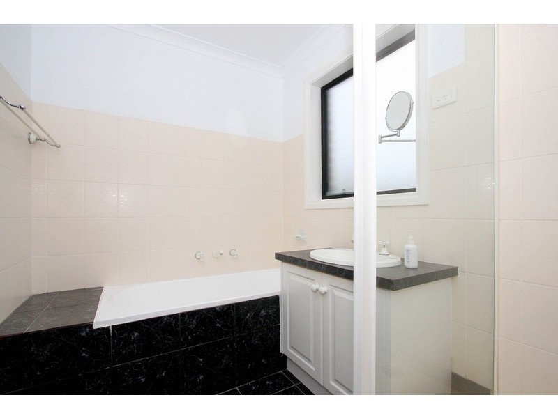 1/18 Oncidium Gardens, Keilor Downs VIC 3038