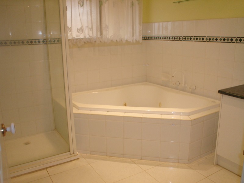 2 Erin Street, Sydenham VIC 3037