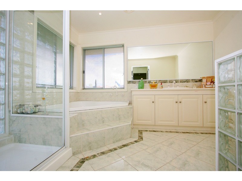 14 O’Hara Court, Taylors Lakes VIC 3038