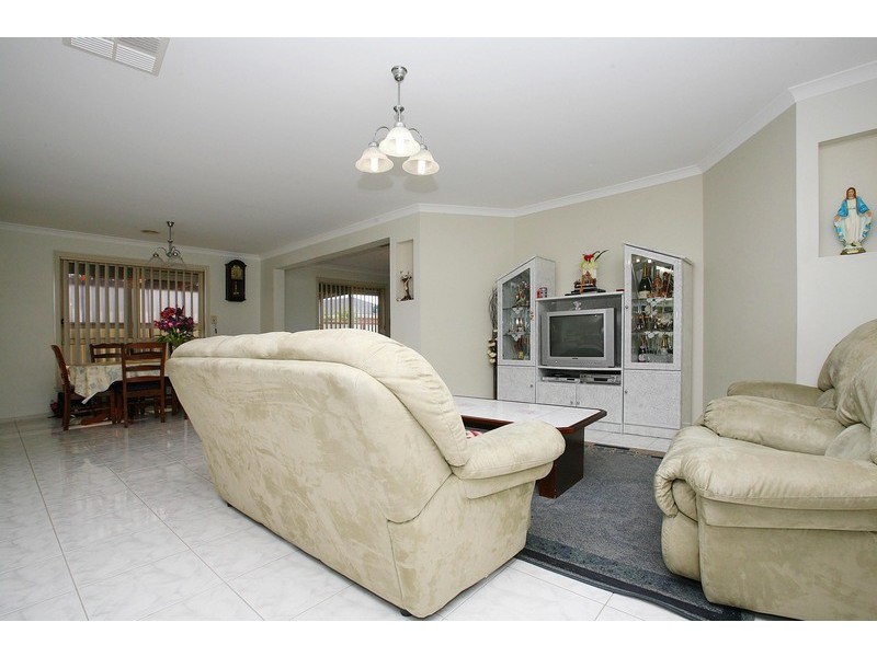 3 Jacaranda Drive, Taylors Hill VIC 3037