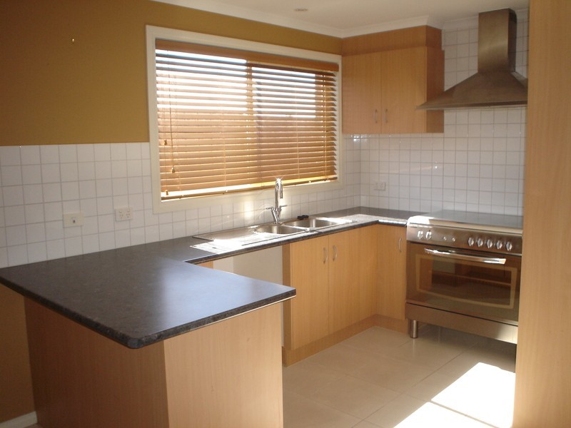 7 Medeo Court, Sydenham VIC 3037