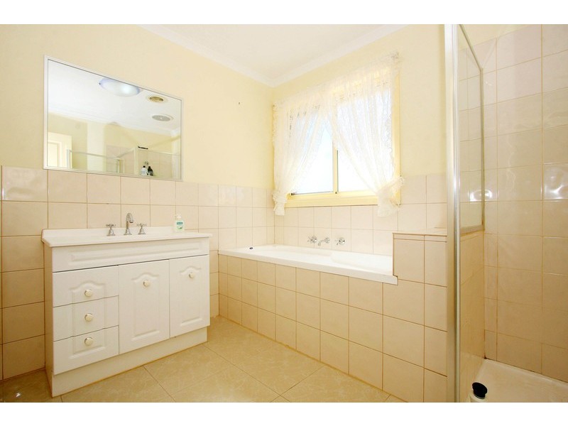 2 Flinders Street, Taylors Hill VIC 3037