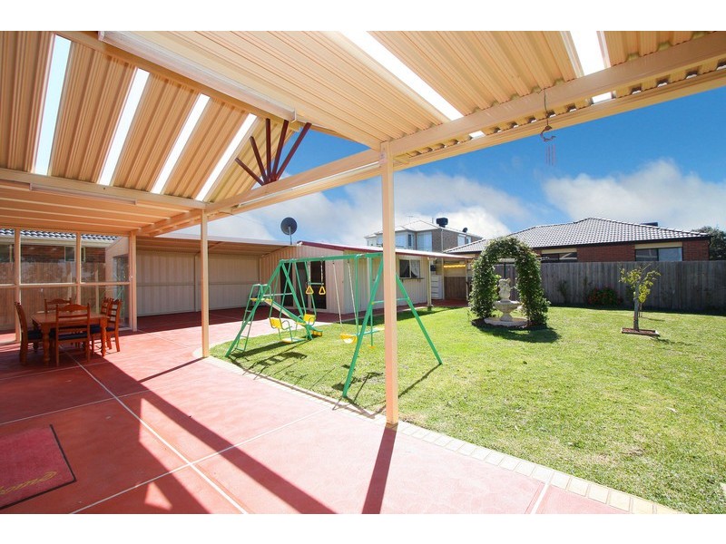 2 Flinders Street, Taylors Hill VIC 3037