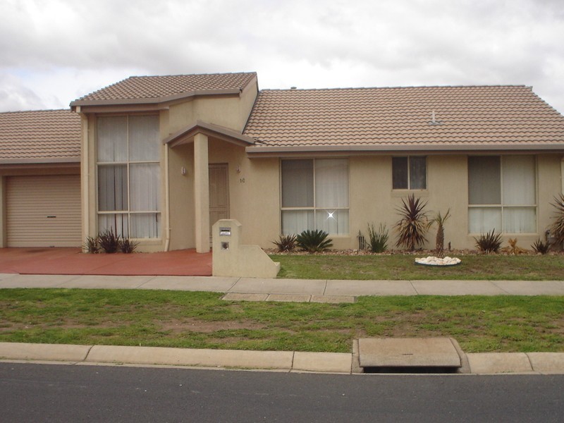 2 Erin Street, Sydenham VIC 3037