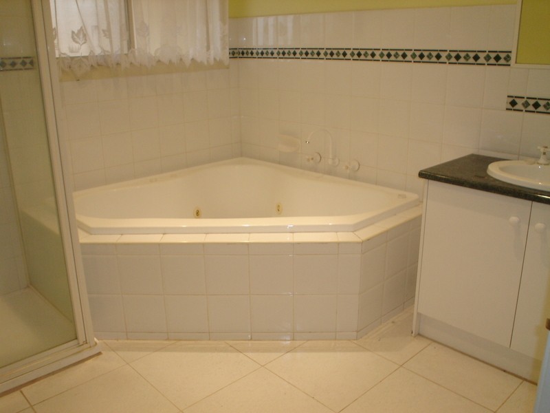 2 Erin Street, Sydenham VIC 3037