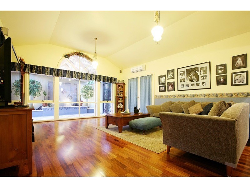 6 Remany Close, Hillside VIC 3037