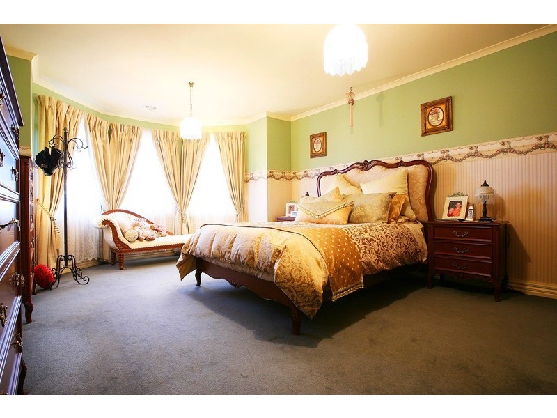 6 Remany Close, Hillside VIC 3037