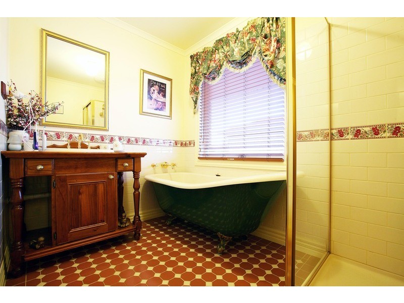 6 Remany Close, Hillside VIC 3037