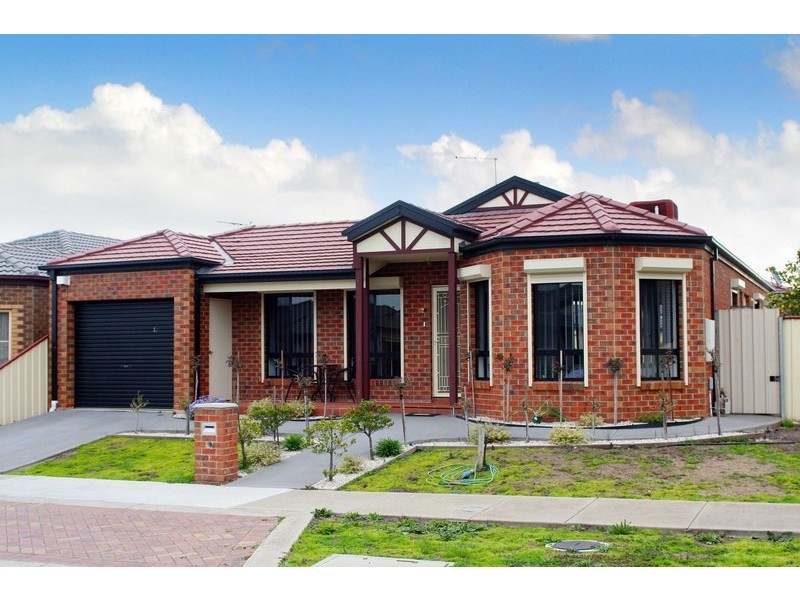 1/12 Marylou Court, Delahey VIC 3037