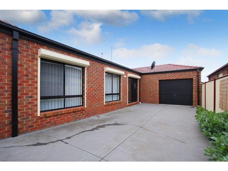 1/12 Marylou Court, Delahey VIC 3037
