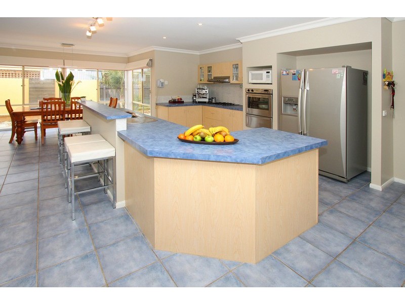 7 Rowlandson Place, Taylors Lakes VIC 3038