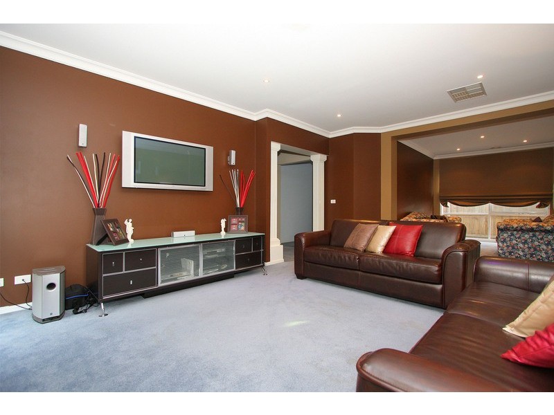 7 Rowlandson Place, Taylors Lakes VIC 3038