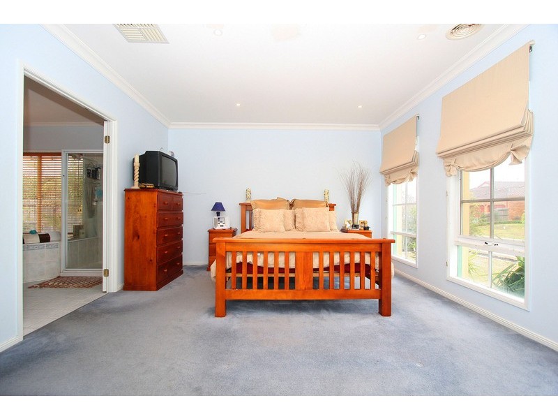 7 Rowlandson Place, Taylors Lakes VIC 3038