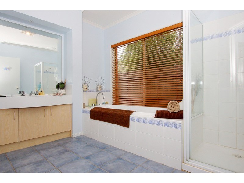 7 Rowlandson Place, Taylors Lakes VIC 3038