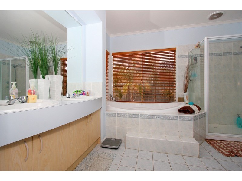 7 Rowlandson Place, Taylors Lakes VIC 3038