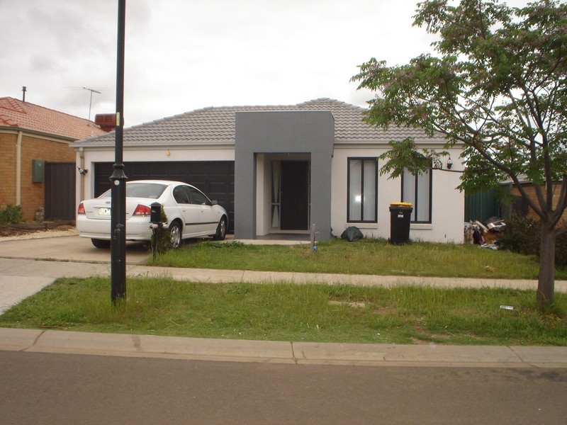 11 Olsen Retreat, Caroline Springs VIC 3023
