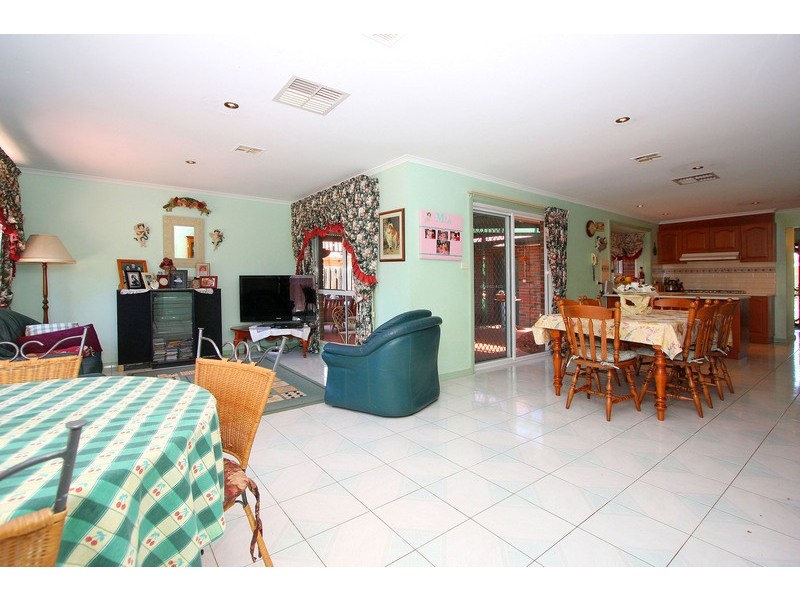 4 Landau Court, Taylors Lakes VIC 3038