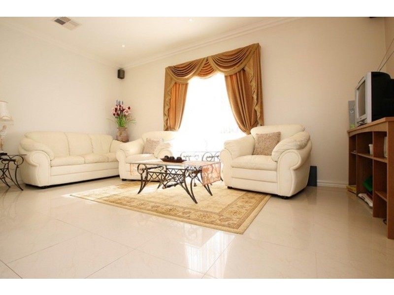 14 Lancelot Court, Hillside VIC 3037