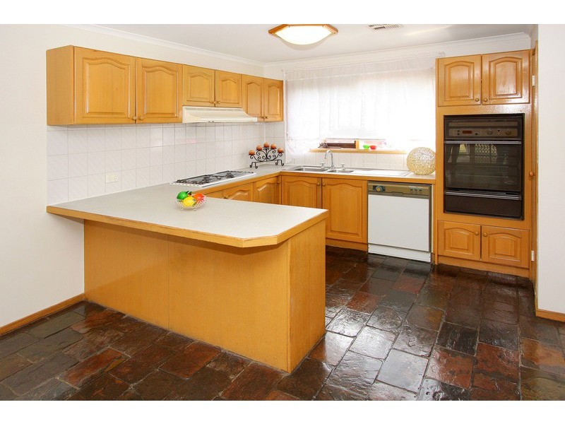 126 Chichester Drive, Taylors Lakes VIC 3038