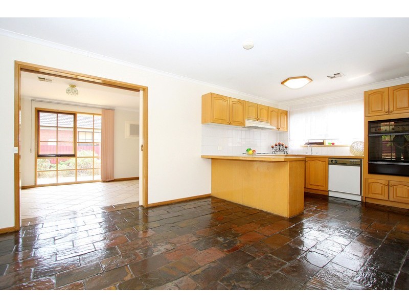 126 Chichester Drive, Taylors Lakes VIC 3038