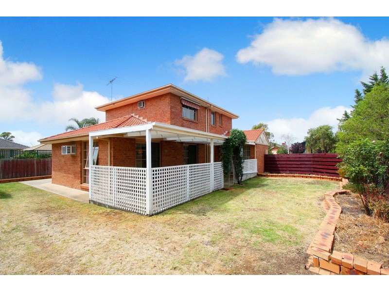 126 Chichester Drive, Taylors Lakes VIC 3038