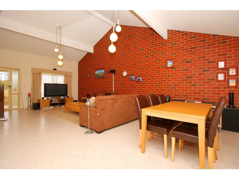 2/15 Hallmark Place, Keilor Downs VIC 3038