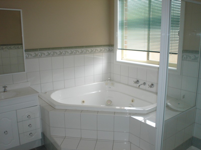 10 Stedman Court, Taylors Lakes VIC 3038