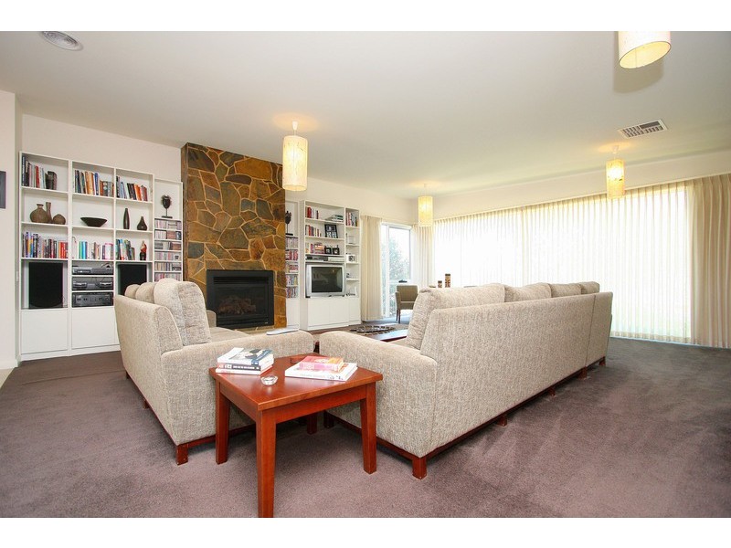1 Evergreen Court, Taylors Hill VIC 3037