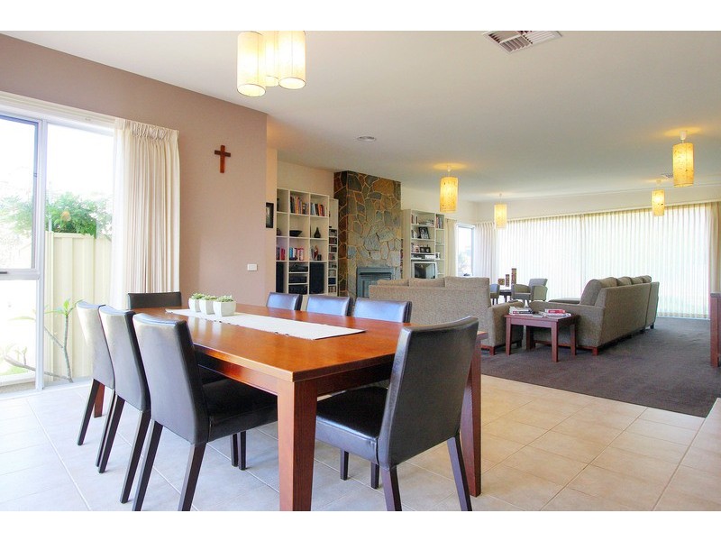 1 Evergreen Court, Taylors Hill VIC 3037