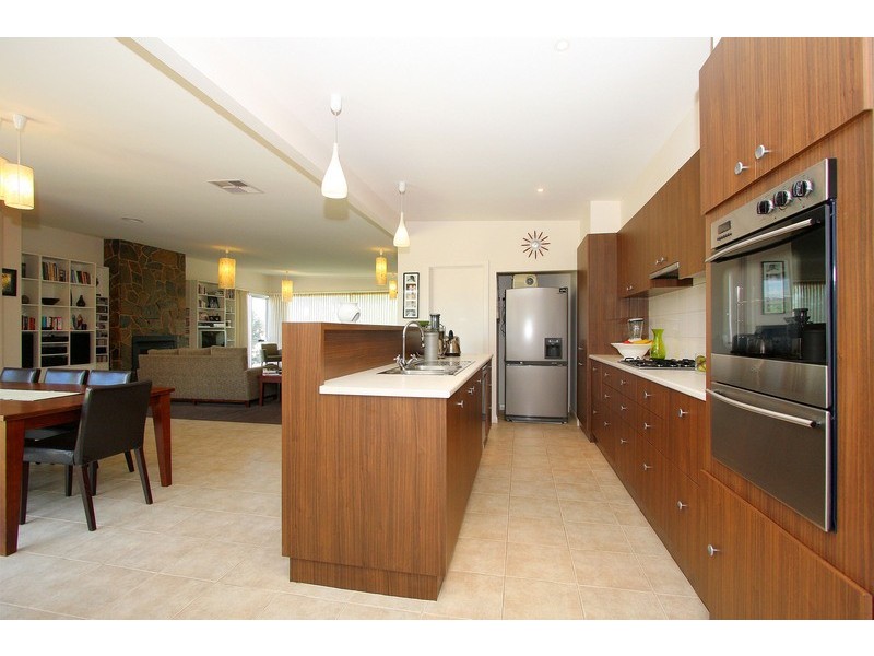1 Evergreen Court, Taylors Hill VIC 3037