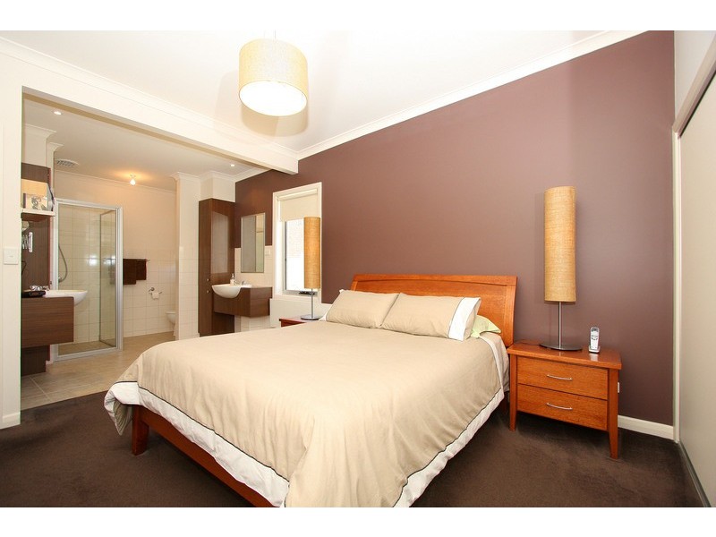 1 Evergreen Court, Taylors Hill VIC 3037