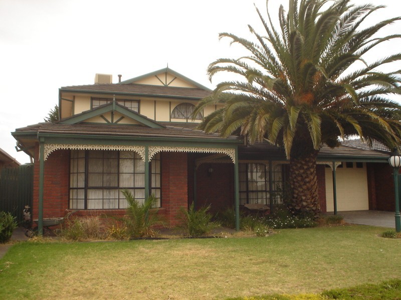 79 Chichester Drive, Taylors Lakes VIC 3038