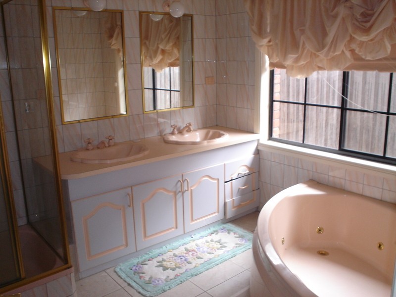 79 Chichester Drive, Taylors Lakes VIC 3038