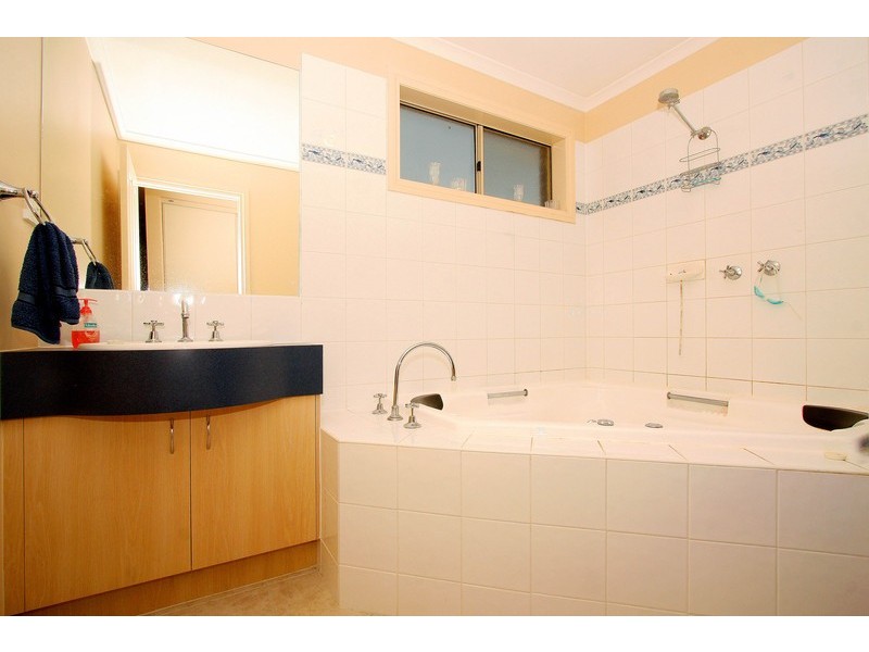 13 The Willows, Hillside VIC 3037