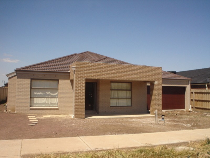 8 Clarence Way, Taylors Hill VIC 3037