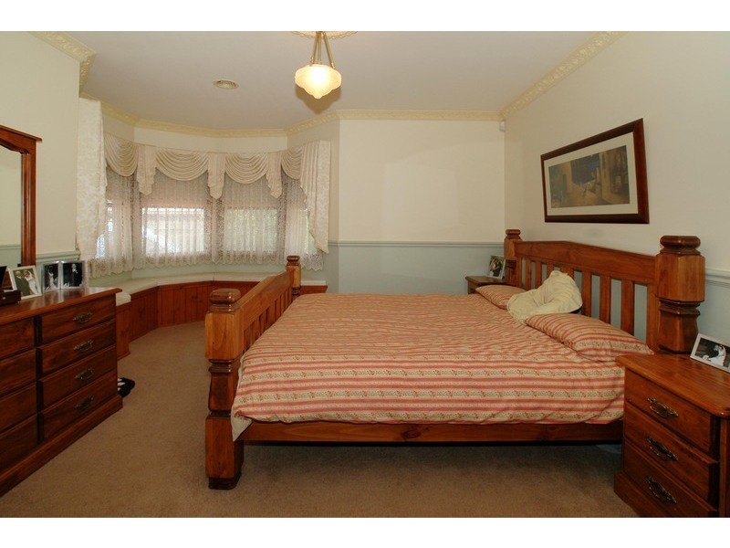 13 Royal Crescent, Hillside VIC 3037