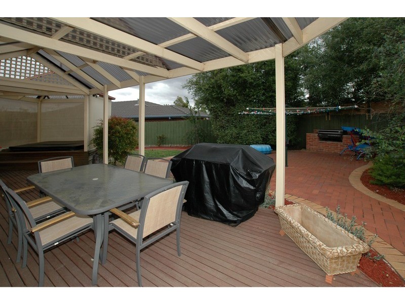 13 Royal Crescent, Hillside VIC 3037