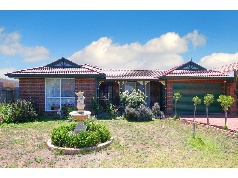 4 Landau Court, Taylors Lakes VIC 3038