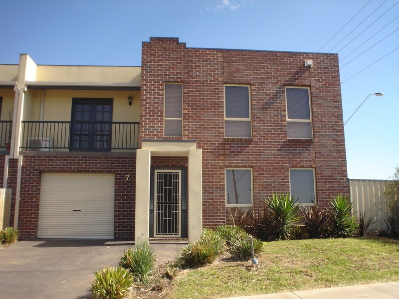 7 Medeo Court, Sydenham VIC 3037