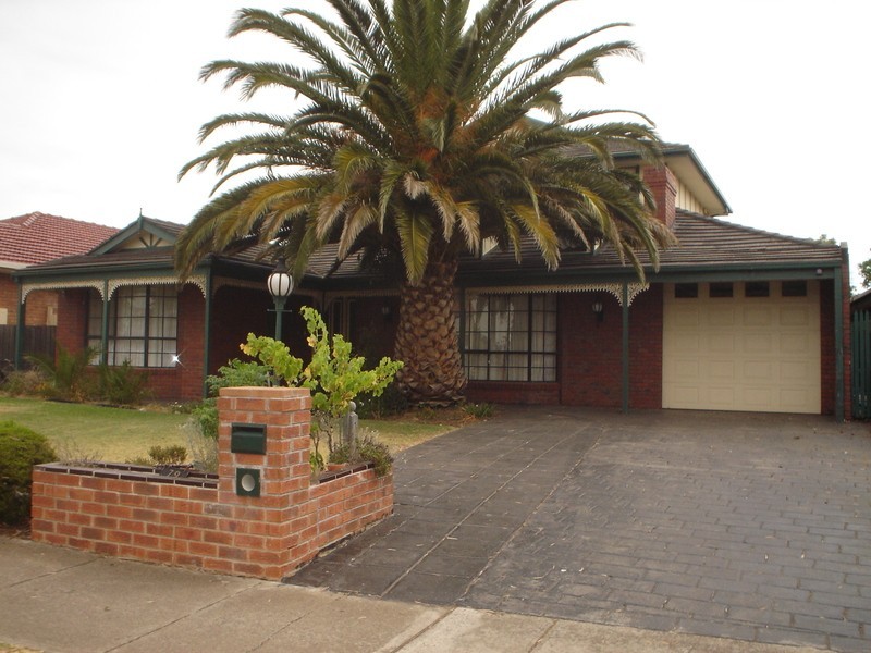 79 Chichester Drive, Taylors Lakes VIC 3038