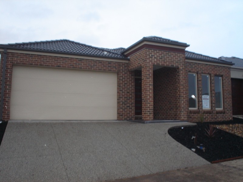 16 Barrington Circuit, Caroline Springs VIC 3023