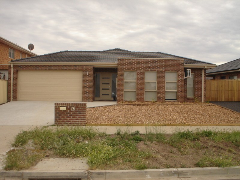 27 Glenbrook Avenue, Cairnlea VIC 3023