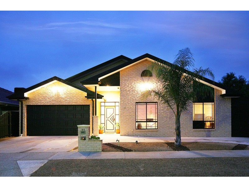44 Tudor Rose Crescent, Sydenham VIC 3037