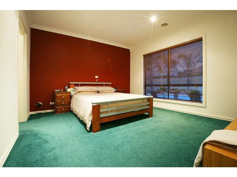 44 Tudor Rose Crescent, Sydenham VIC 3037