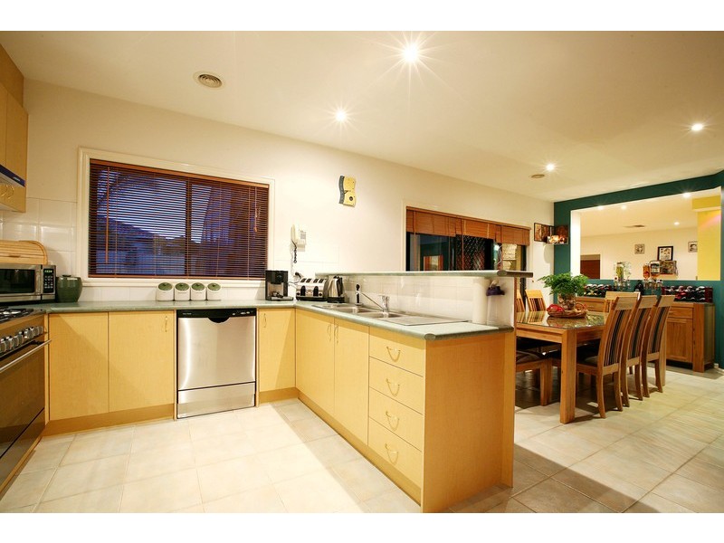 44 Tudor Rose Crescent, Sydenham VIC 3037