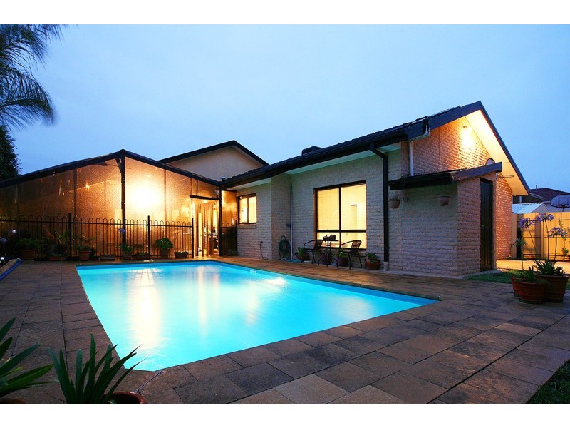 44 Tudor Rose Crescent, Sydenham VIC 3037